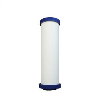 A photo of the 1025CeraMetix water filter. This filter is cylindrical in shape and features blue caps at the top and bottom. The ceramic surface is bright white
