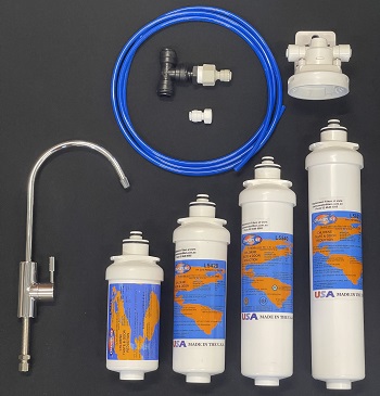 A photo of the Complete Caravan or RV Under Sink Water Filter Kit. It shows a tab, 1/4" tubing, L-series filter head, and Omnipure filter